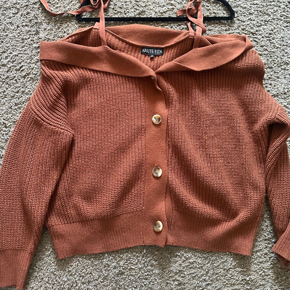 Off shoulders sweater
